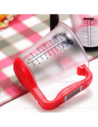 Caraffa con bilancia digitale pesa ingredienti...