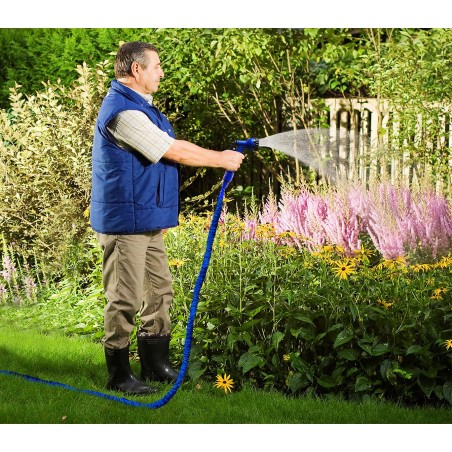 Tubo estensibile giardino si allunga fino a tre volte la sua lunghezza  Tubo estensibile giardino si allunga fino a tre volte la sua lunghezza