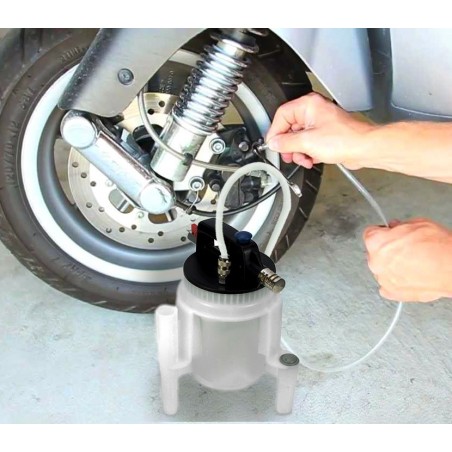 Pompa pneumatica per liquido dei freni 