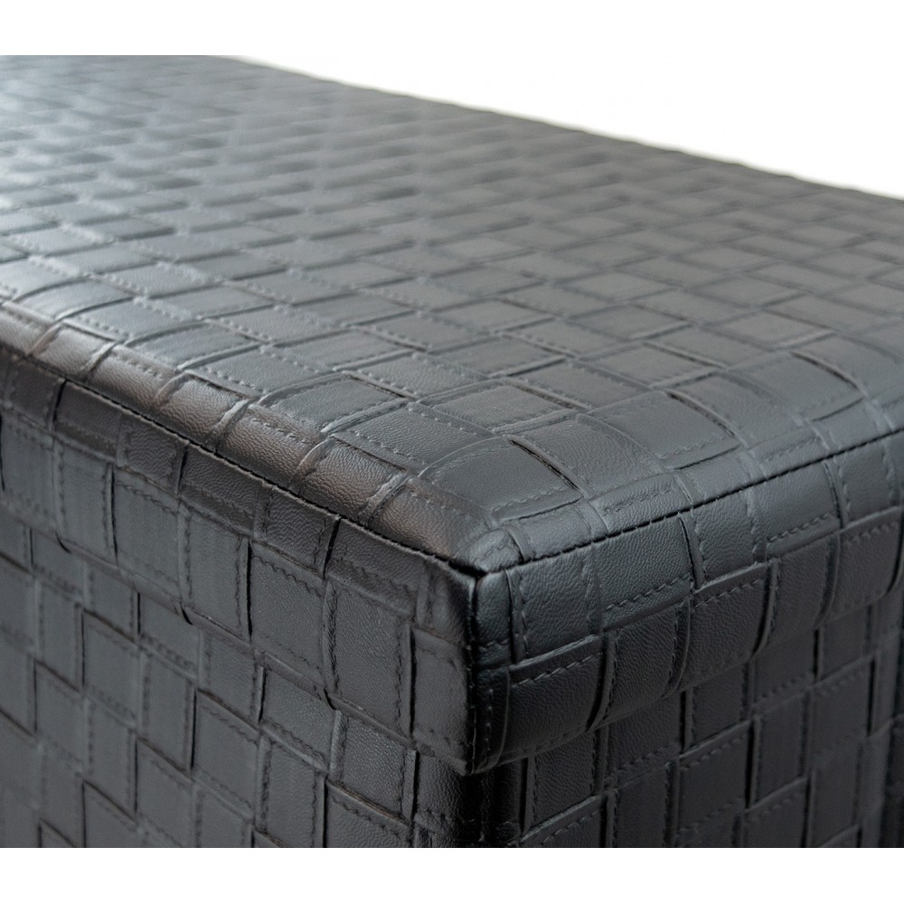 Pouf contenitore con rilievi imbottito con rivestimento in ecopelle in 2 colori