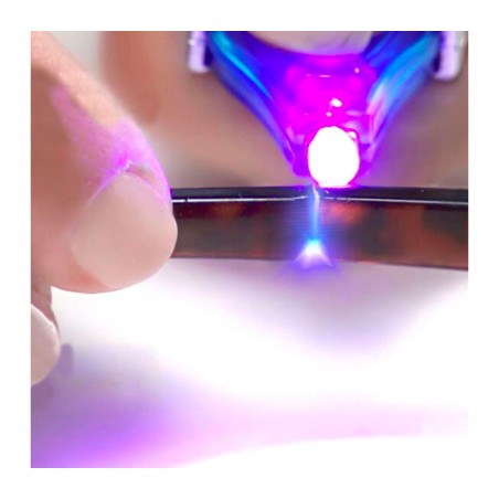 Kit Super Colla e fissatore a luce UV ripara in pochi secondi qualsiasi material