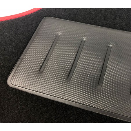 TA051 Set 4 tappetini XONE SPEED in moquette con fondo antiscivolo in 4 colori