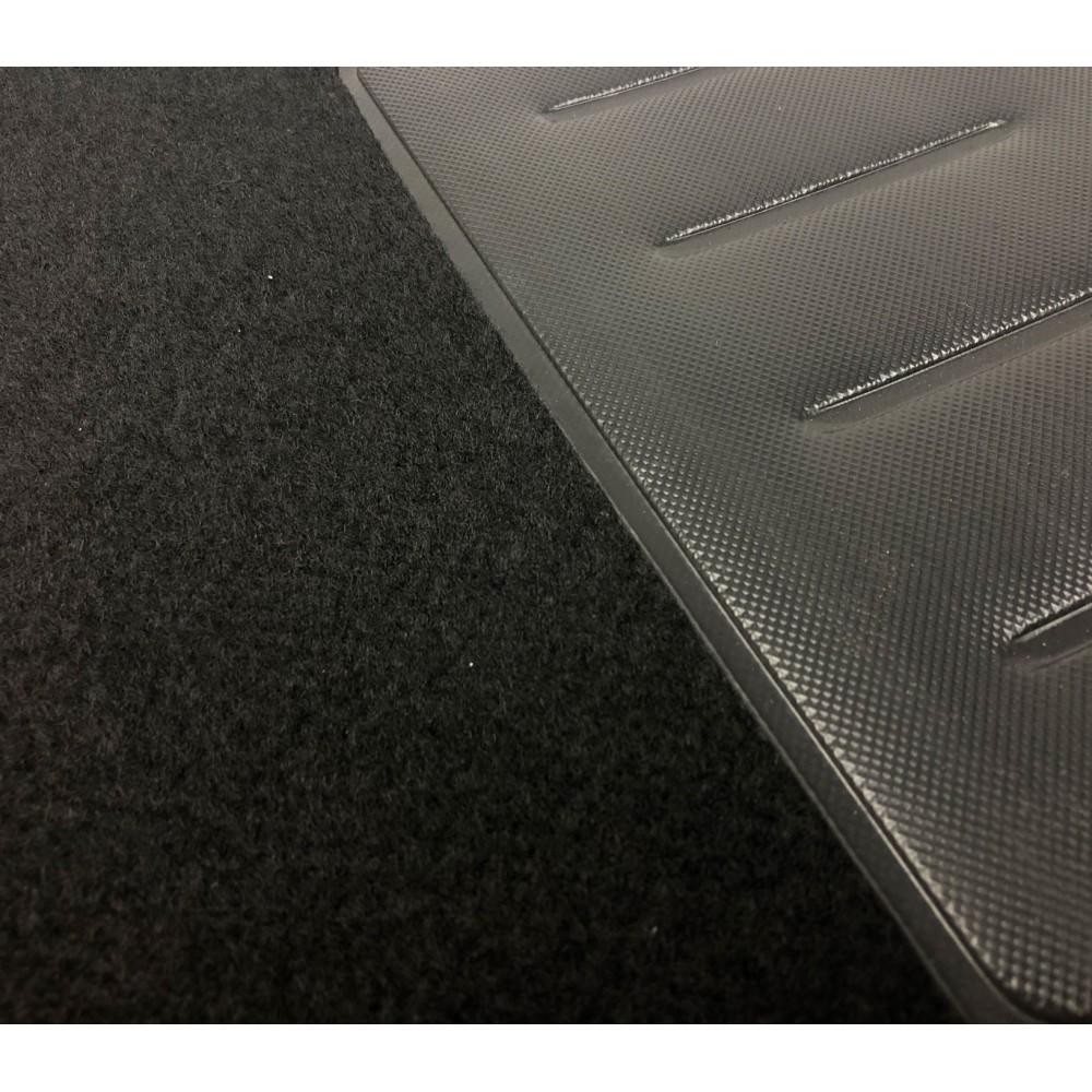 TA051 Set 4 tappetini XONE SPEED in moquette con fondo antiscivolo in 4 colori