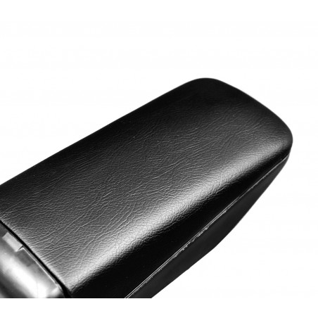 XONE 883381 Bracciolo da auto OMEGA aggancio universale con cassetto centrale XONE 883381 Bracciolo da auto OMEGA aggancio universale con cassetto centrale