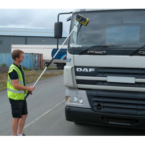 Idrospazzola telescopica allungabile per camion camper con attacco dell'acqua 2