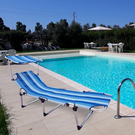 Lettino in metallo Brandina Maiorca regolabile schienale regolabile con parasole