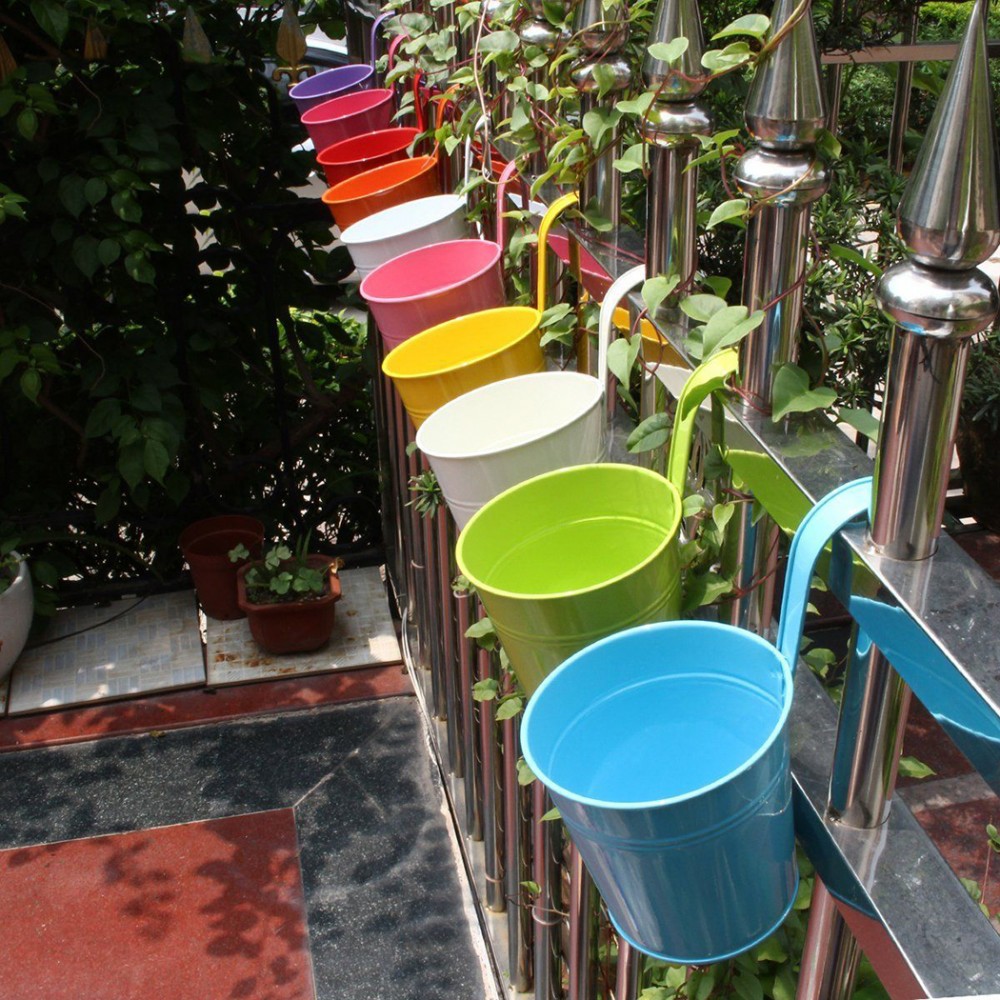 decorazione domestica Fioriera da appendere in metallo con gancio staccabile 5 colori vaso da appendere con foro di drenaggio per balcone 5 pezzi