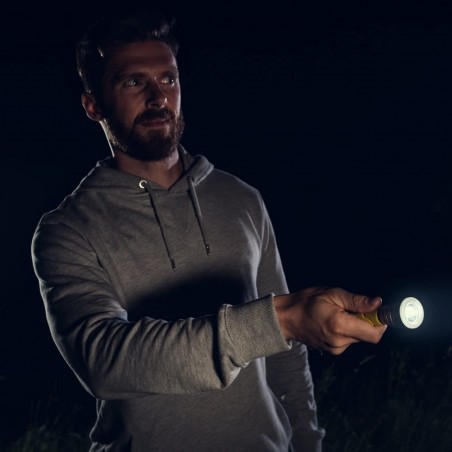 Torcia LED Varta Outdoor Sports Lampada 5W Impugnatura in Gomma 2 Pile Stilo AA