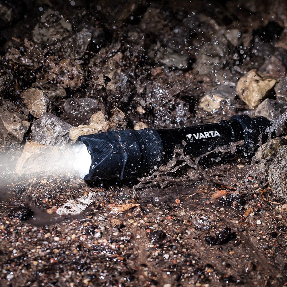 Torcia LED VARTA Indestructible F30 Pro LED...