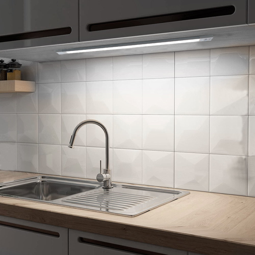 Striscia 48 LED Luce Fredda per Armadio 58cm...