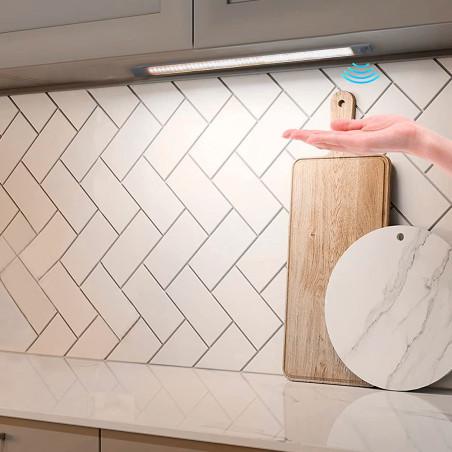 Striscia 28 LED Luce Naturale da Armadio 38cm Ricaricabile USB Sensore Movimento